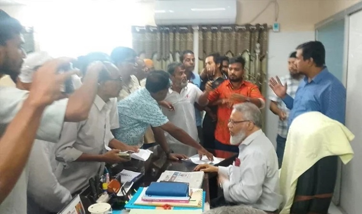 ‘মব’ করে পদত্যাগপত্রে ভিসির সই: বিএনপি নেতা গ্রেপ্তার