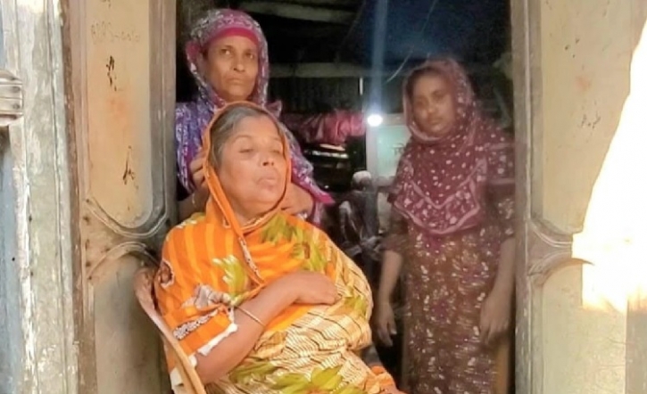 ফ্যামিলি কার্ডের ছবি তোলার কথা বলে বিধবার স্বর্ণের দুল নিয়ে উধাও