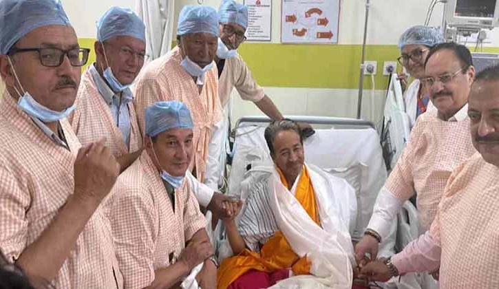 ২৬ দিন পর অনশন ভাঙলেন সোনম ওয়াংচুক