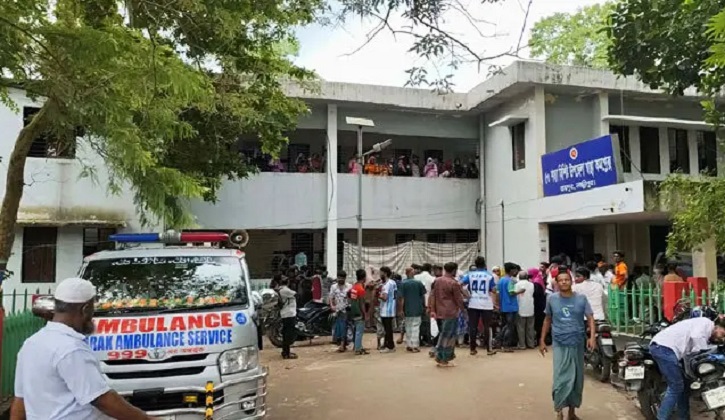 লক্ষ্মীপুরে মা-মেয়েসহ একই পরিবারের ৩ জনকে কুপিয়ে হত্যা