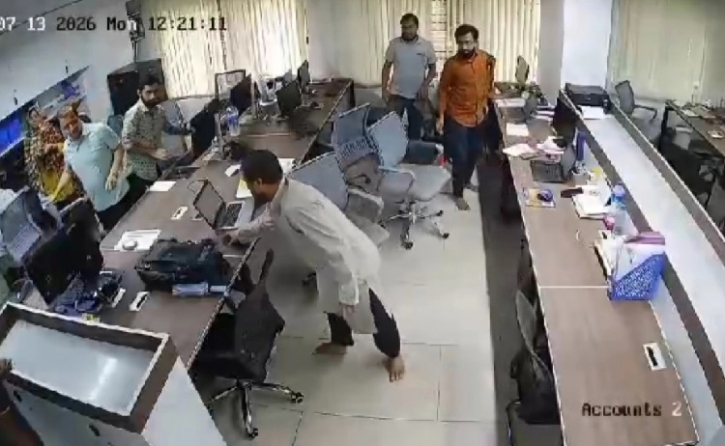‘ব্যবসা করতে এককালীন ২ কোটি ও মাসে ১০ লাখ চাঁদা দিতে হবে’