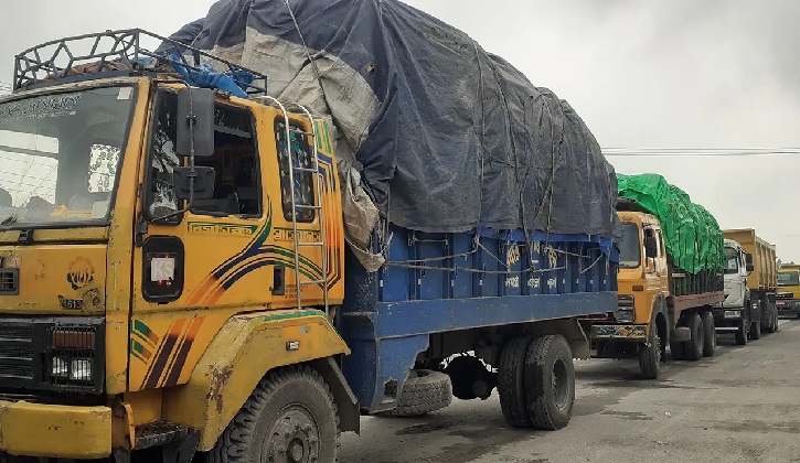 ভারতের নিষেধাজ্ঞায় স্থলবন্দর দিয়ে রপ্তানি বন্ধ ভারতের নিষেধাজ্ঞায় স্থলবন্দর দিয়ে রপ্তানি বন্ধ