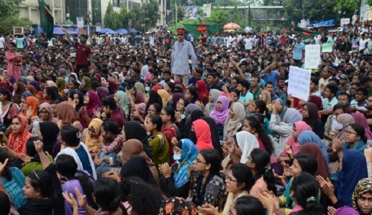তীব্র মানসিক চাপে জুলাই আন্দোলনে অংশ নেওয়া শিক্ষার্থীরা তীব্র মানসিক চাপে জুলাই আন্দোলনে অংশ নেওয়া শিক্ষার্থীরা