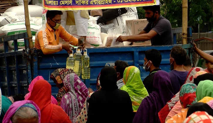 দরিদ্রের শেষ ভরসা টিসিবি তেলের দাম লিটারে বাড়াল ৩৫ টাকা দরিদ্রের শেষ ভরসা টিসিবি তেলের দাম লিটারে বাড়াল ৩৫ টাকা