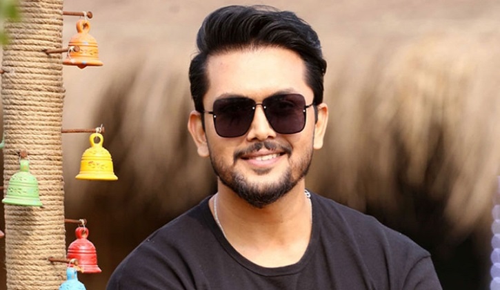 ‘নীলচক্র’ দিয়ে ফিরছেন আরিফিন শুভ ‘নীলচক্র’ দিয়ে ফিরছেন আরিফিন শুভ