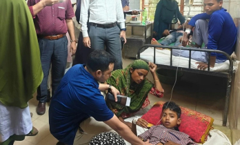 স্কুল ফিডিংয়ের দুধ পান করে ১৭ শিক্ষার্থী হাসপাতালে