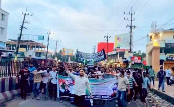 প্রশাসনকে উপেক্ষা করেই চট্টগ্রাম বিশ্ববিদ্যালয়ে ছাত্রলীগের মিছিল