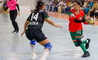৪৭-১৩ গোলে হারিয়ে বাংলাদেশকে পার্থক্যটা বুঝাল ভারত