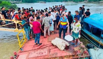 কর্ণফুলী থেকে নারীর বস্তাবন্দি অর্ধগলিত মরদেহ উদ্ধার কর্ণফুলী থেকে নারীর বস্তাবন্দি অর্ধগলিত মরদেহ উদ্ধার