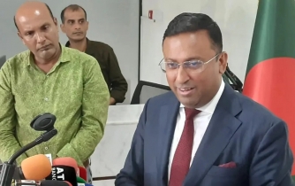হুমায়ুন কবিরের পাঁচ কোম্পানি, ত্যাগ করেননি ব্রিটিশ নাগরিকত্ব