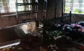পরকীয়ার অভিযোগে সাবেক শিবির নেতাকে মারধর, বাড়িতে আগুন