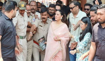 হঠাৎ করেই কলকাতায় কাজল