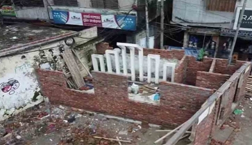 মহান ভাষা বীর শহীদদের স্মৃতির স্তম্ভের পাশে শৌচাগার নির্মাণ